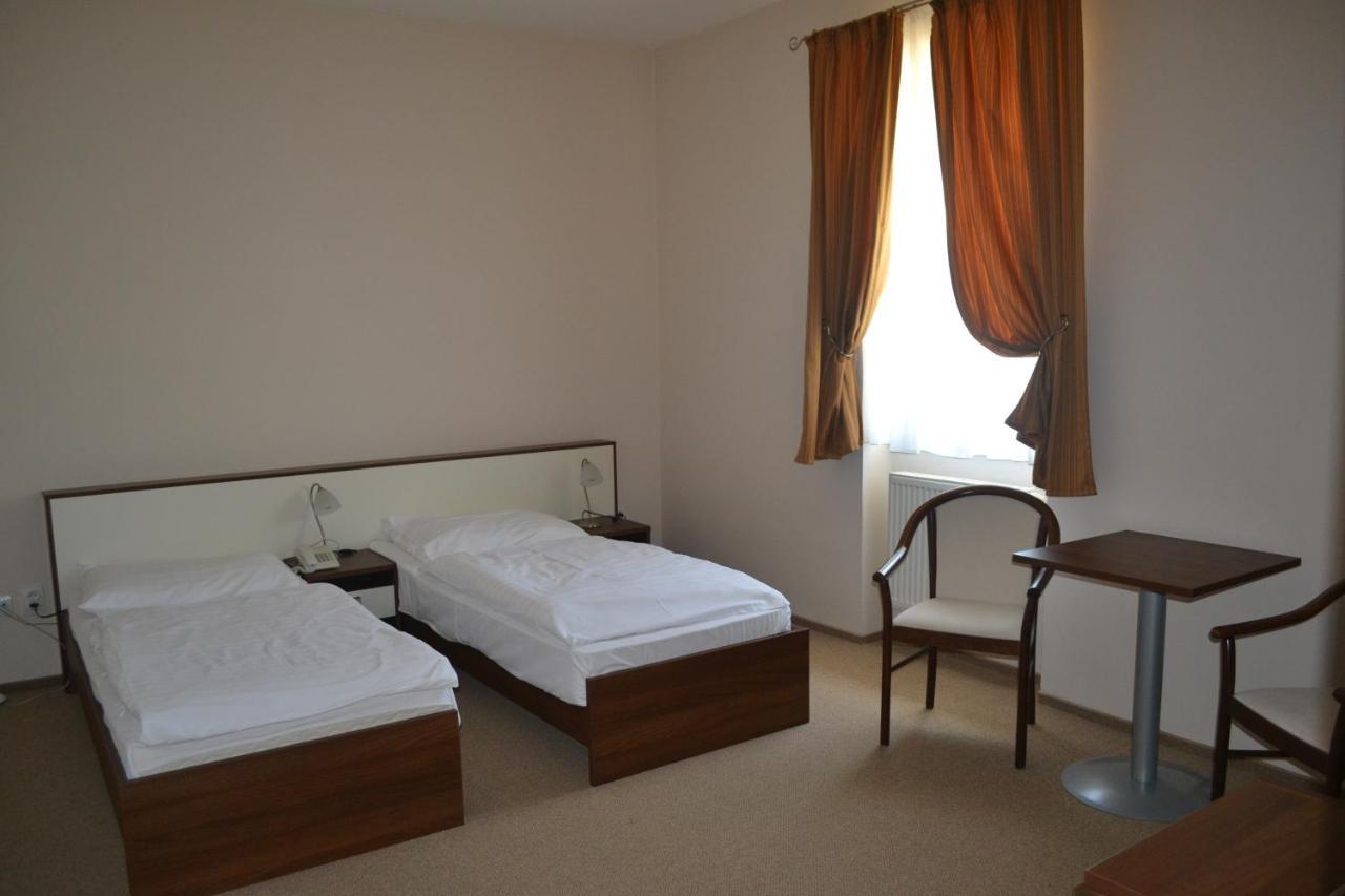 Klaudia'S Hotel & Restaurant At Golf Resort, Bac Samorin Екстер'єр фото