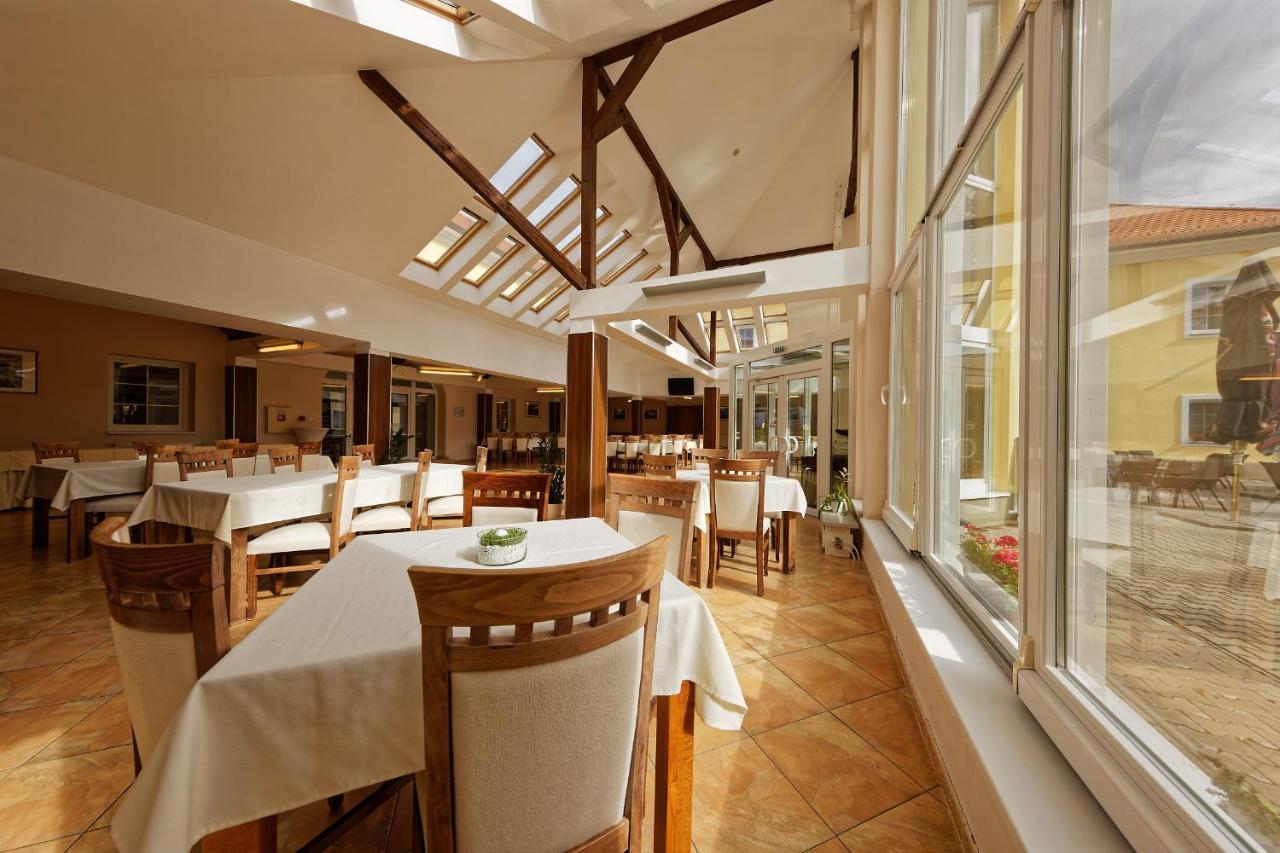 Klaudia'S Hotel & Restaurant At Golf Resort, Bac Samorin Екстер'єр фото