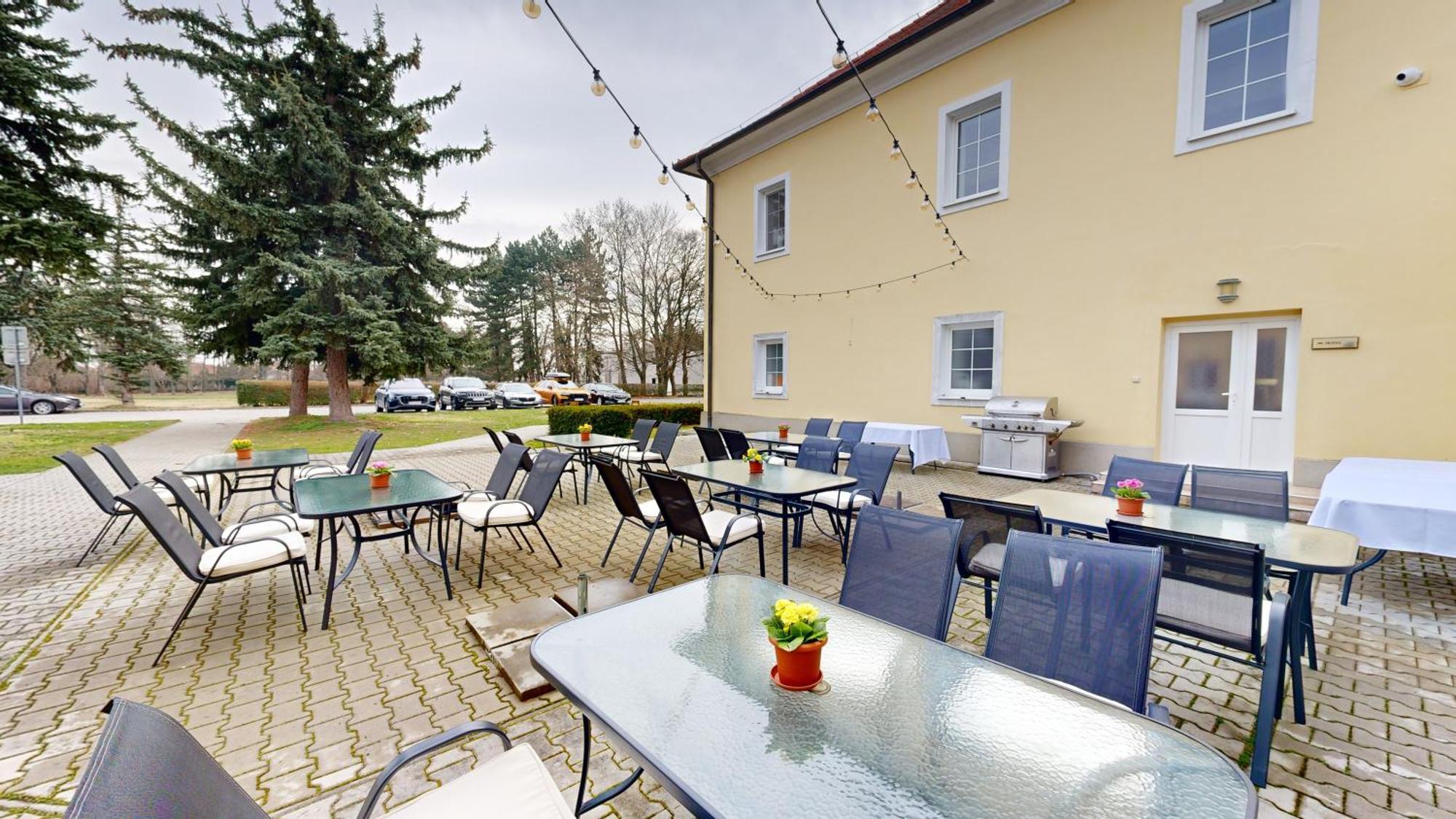 Klaudia'S Hotel & Restaurant At Golf Resort, Bac Samorin Екстер'єр фото