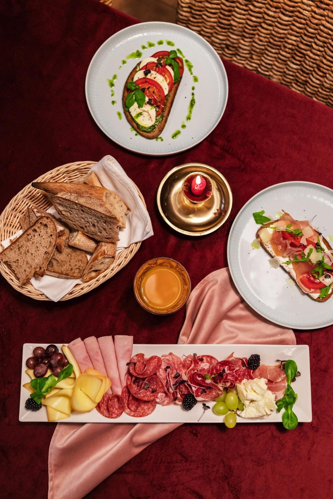 Klaudia'S Hotel & Restaurant At Golf Resort, Bac Samorin Екстер'єр фото
