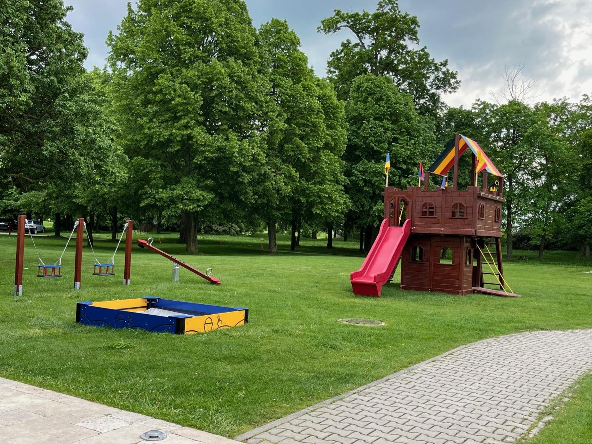 Klaudia'S Hotel & Restaurant At Golf Resort, Bac Samorin Екстер'єр фото